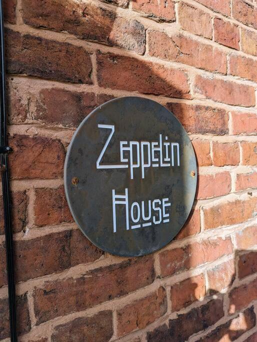 ビュードリー Zeppelin House - Riverside 18Th Century Townhouseヴィラ エクステリア 写真